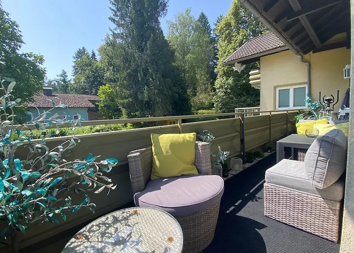 Efeunest - Stilvolles Apartment Mit Balkon
