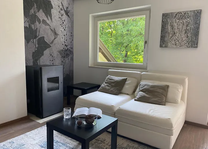 Efeunest - Stilvolles Apartment Mit Balkon